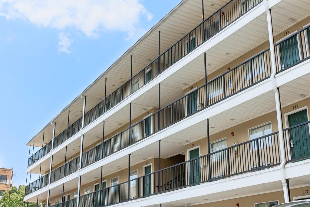 Budgetel Inn And Suites Atlanta Midtown Exterior photo