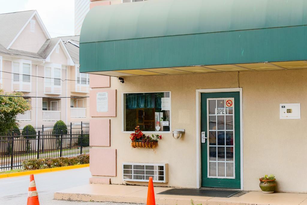Budgetel Inn And Suites Atlanta Midtown Exterior photo